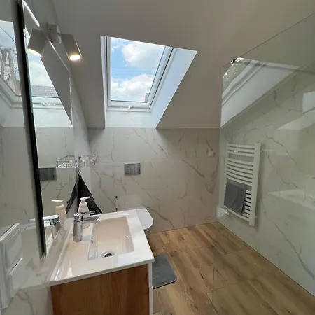 The Country Stop 5 Bedroom 5 Bathroom * Trzemesnia