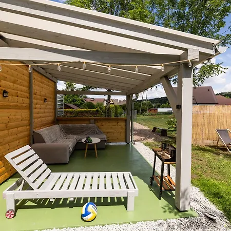 The Country Stop 5 Bedroom 5 Bathroom شقة Trzemesnia