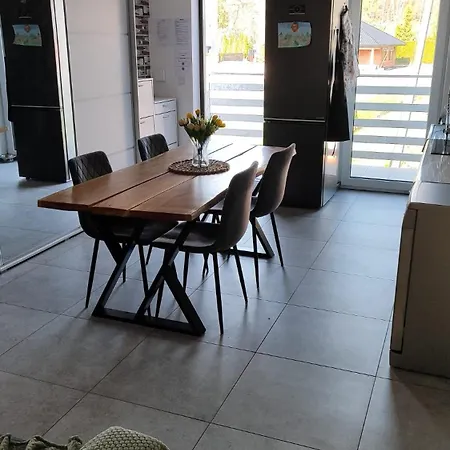 The Country Stop 5 Bedroom 5 Bathroom شقة Trzemesnia