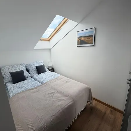 The Country Stop 5 Bedroom 5 Bathroom شقة Trzemesnia