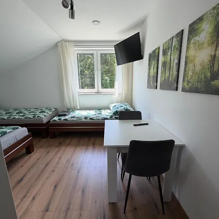The Country Stop 5 Bedroom 5 Bathroom شقة Trzemesnia