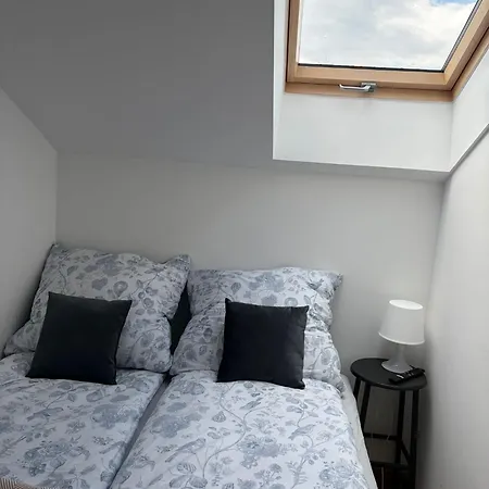 The Country Stop 5 Bedroom 5 Bathroom شقة Trzemesnia